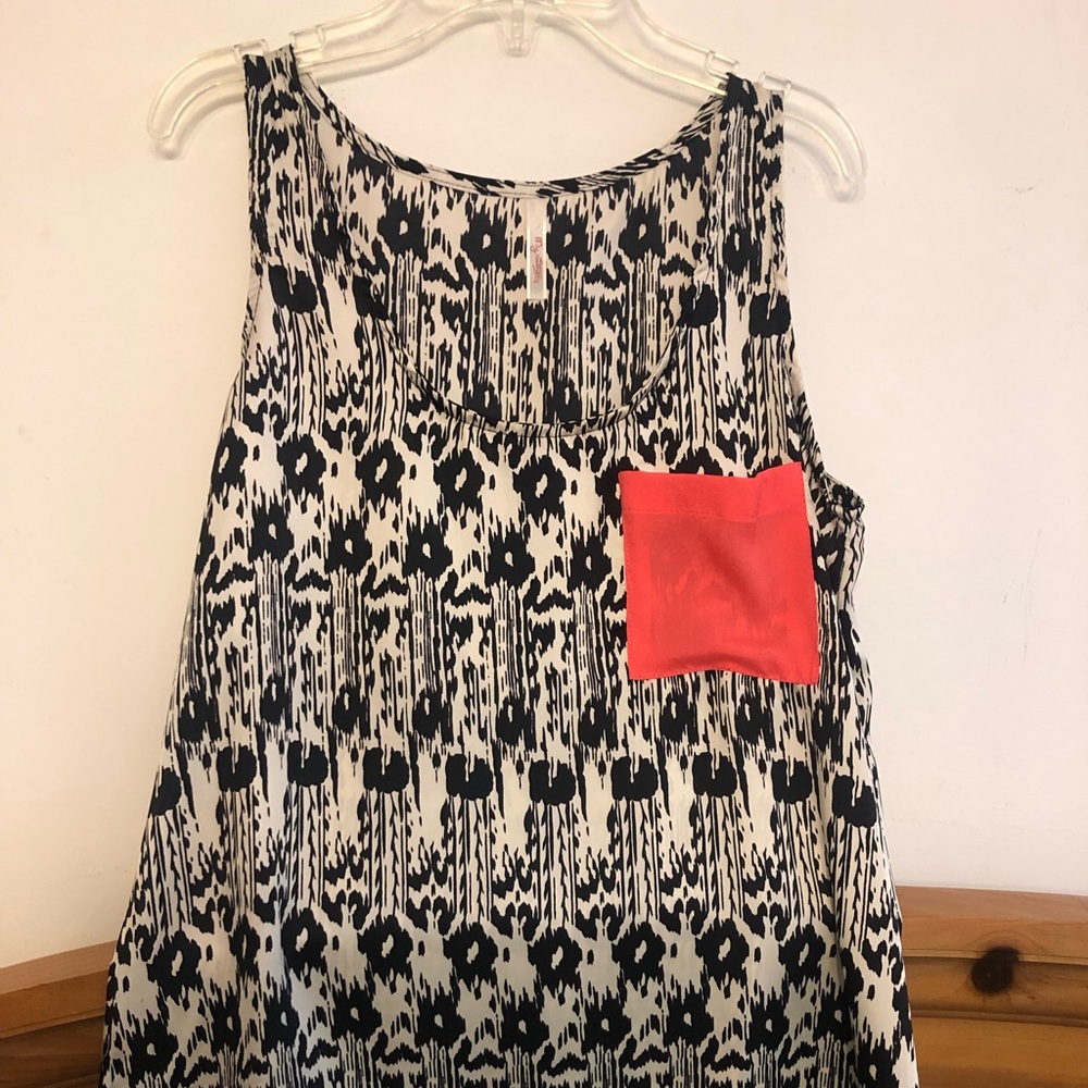 Sleeveless blouse.